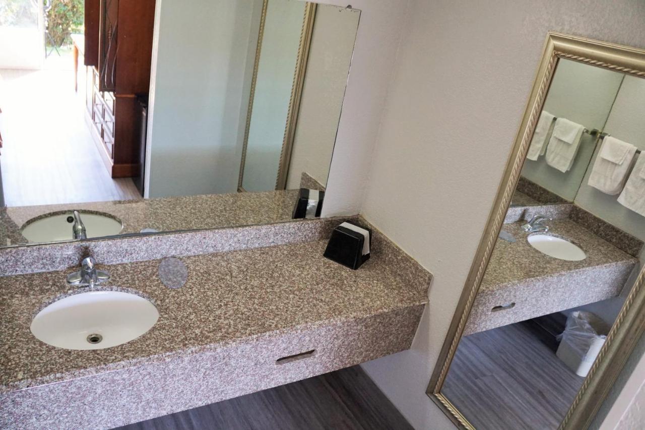Hotel Elev8 Conroe Esterno foto