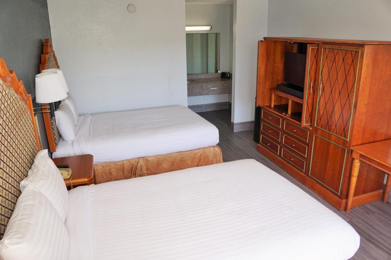 Hotel Elev8 Conroe Esterno foto