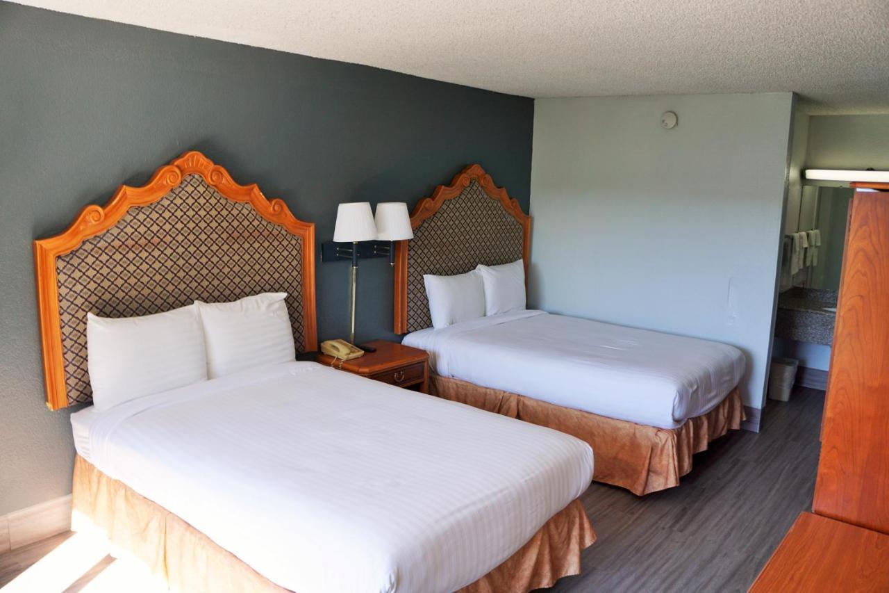 Hotel Elev8 Conroe Esterno foto