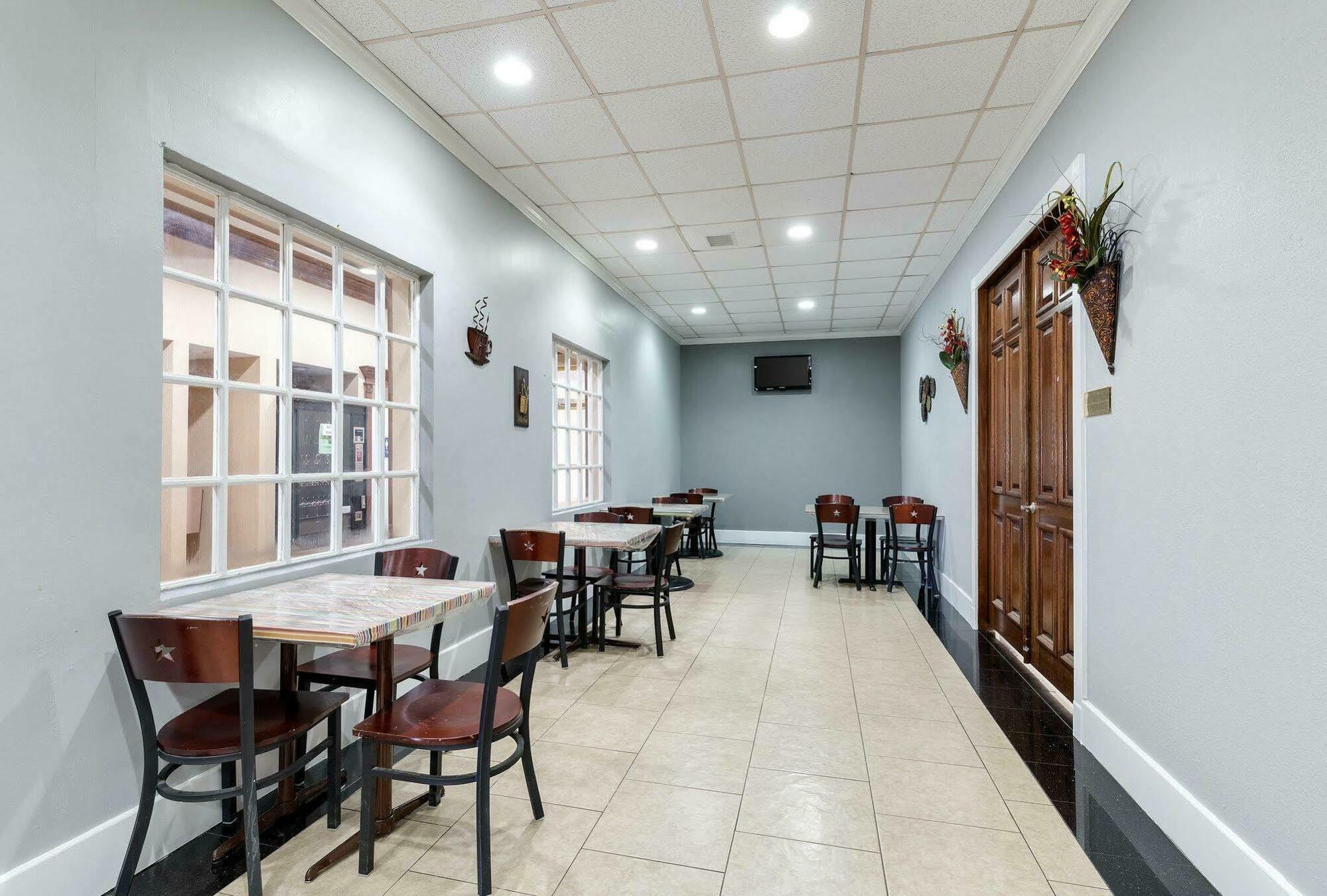 Hotel Elev8 Conroe Esterno foto