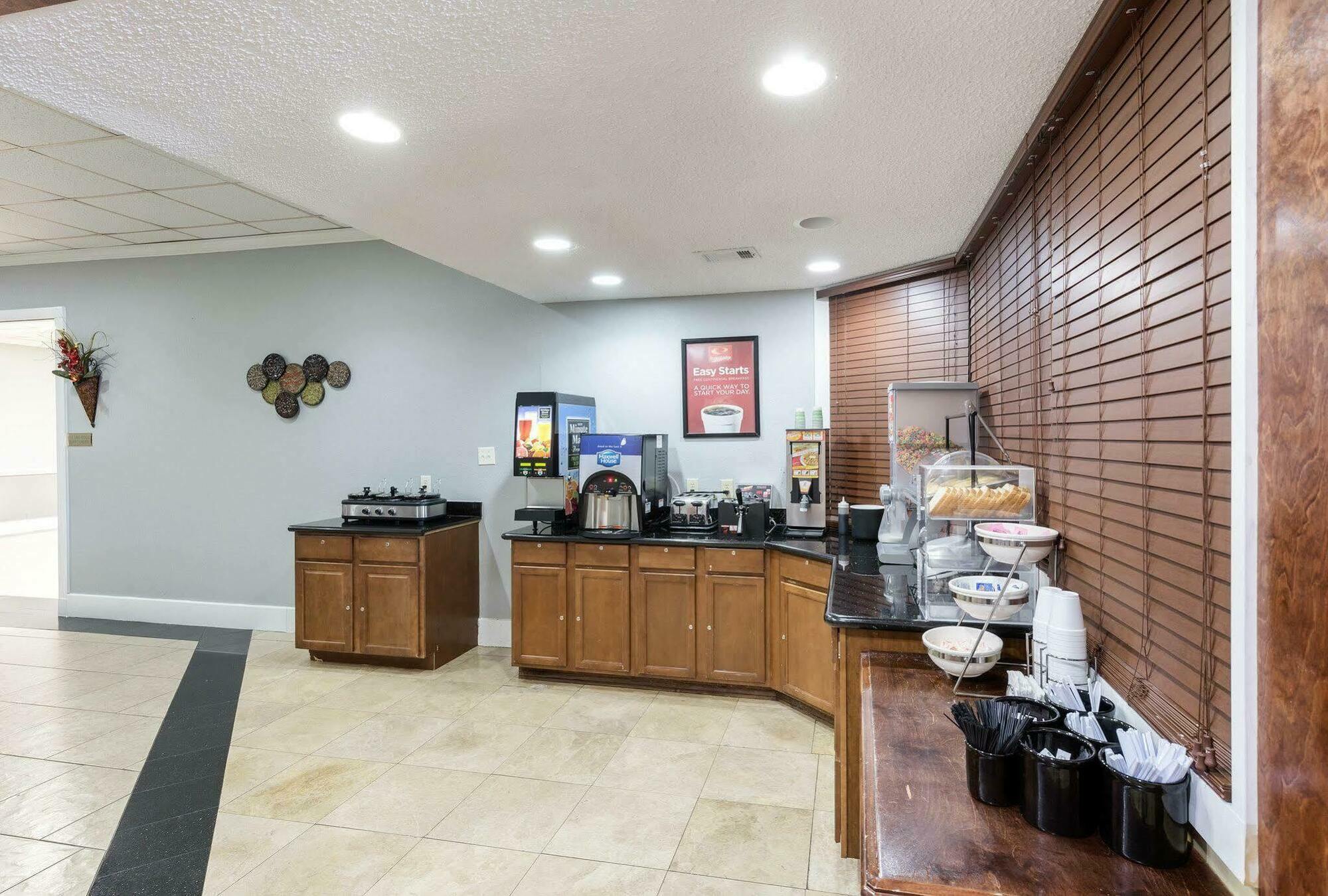 Hotel Elev8 Conroe Esterno foto