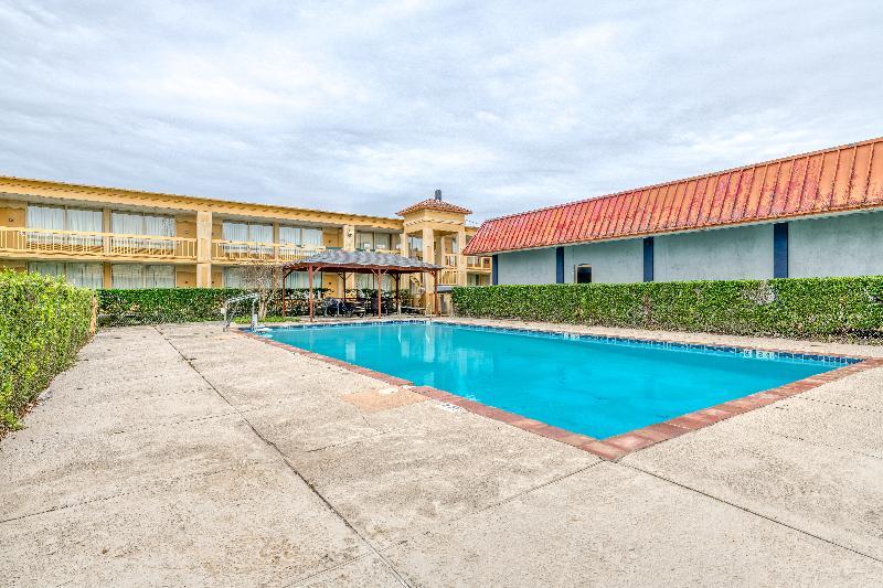 Hotel Elev8 Conroe Esterno foto